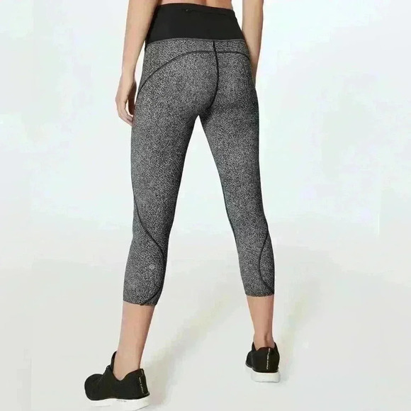 lululemon athletica Pants - Lululemon Run The Day Crop Fractal Dark Starlight Black/ Black Sz 8